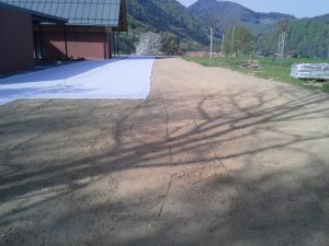 Priprava zemlje na sejanje trave